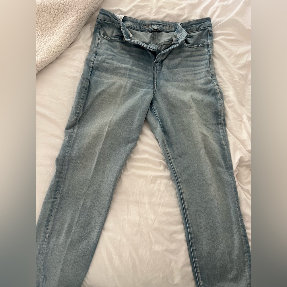 American eagle light washed jeans, Size 16 S